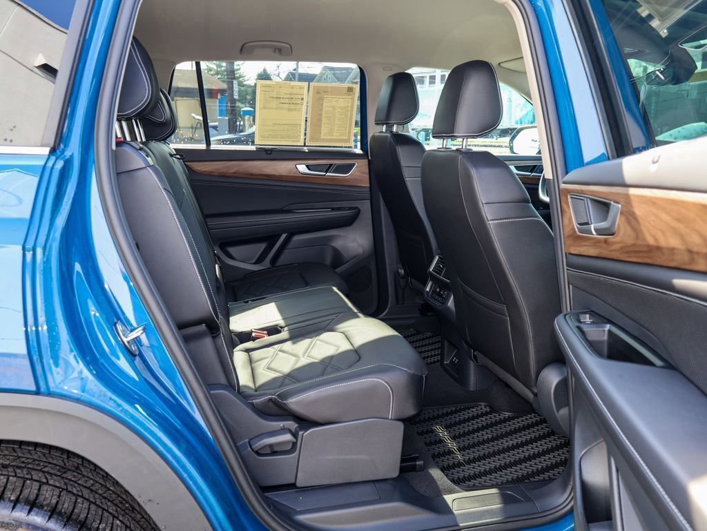 Certified 2025 Volkswagen Atlas SE w/ Black Wheel Package image 31