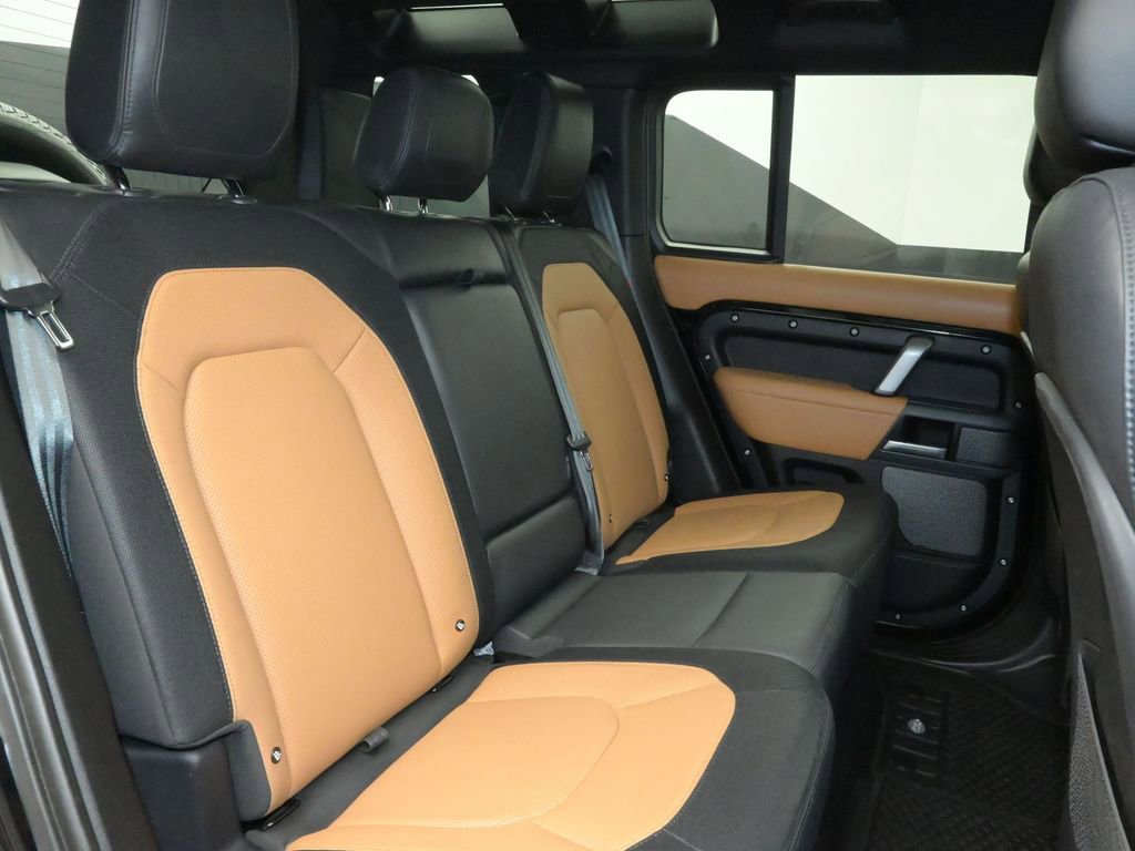 Used 2023 Land Rover Defender 110 X-Dynamic SE image 18