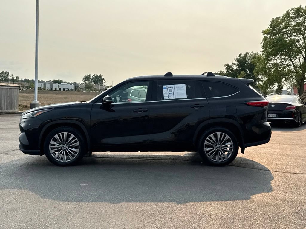 Used 2021 Toyota Highlander Platinum AWD/4WD image 4