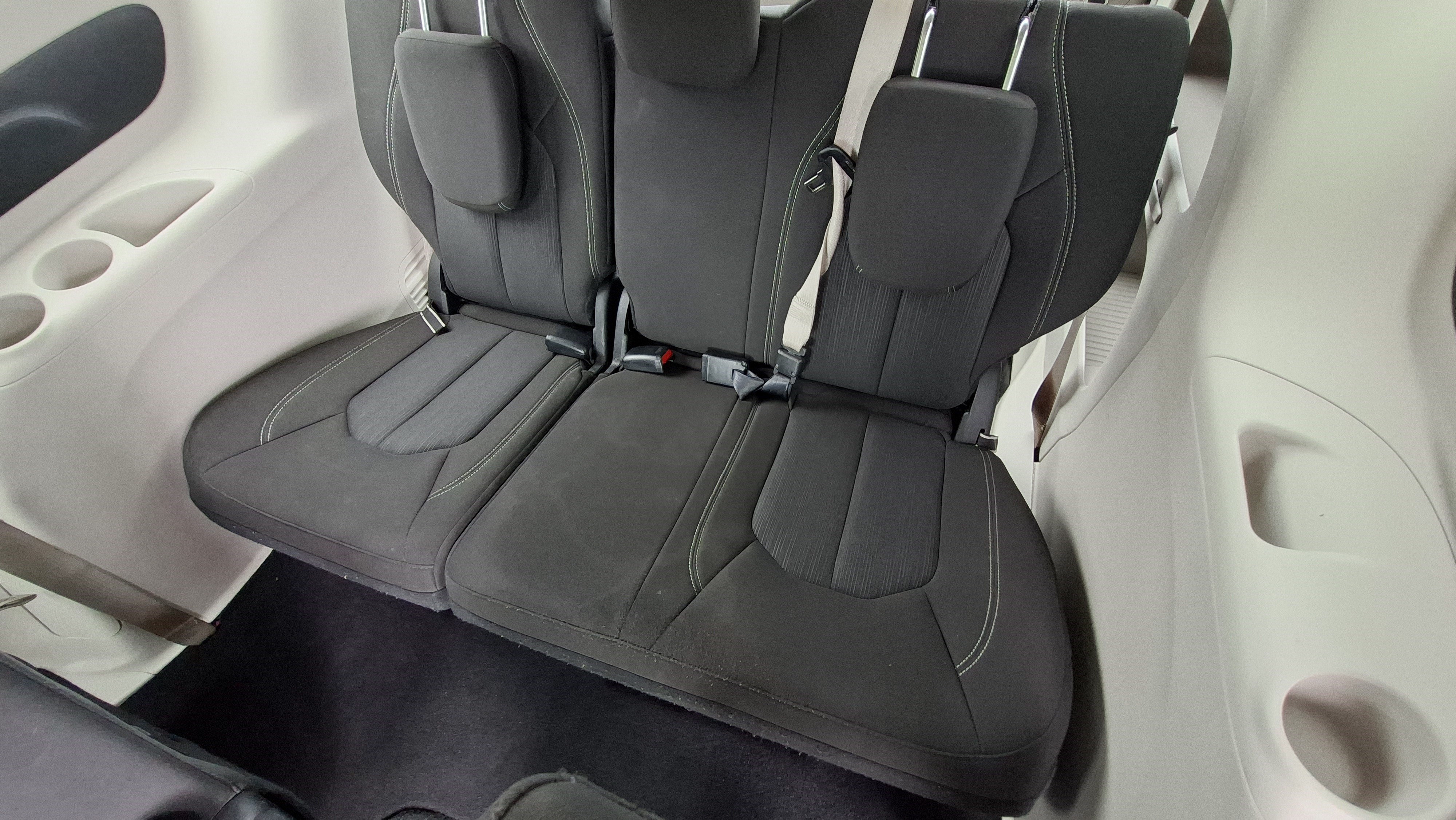 Used 2023 Chrysler Voyager LX FWD image 21