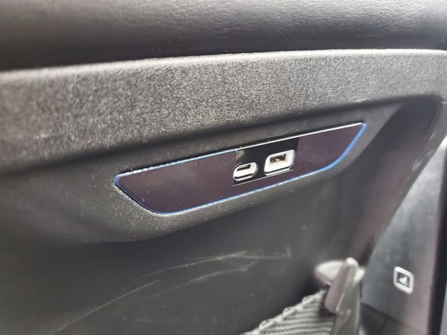 Used 2025 Chrysler Pacifica Limited image 15