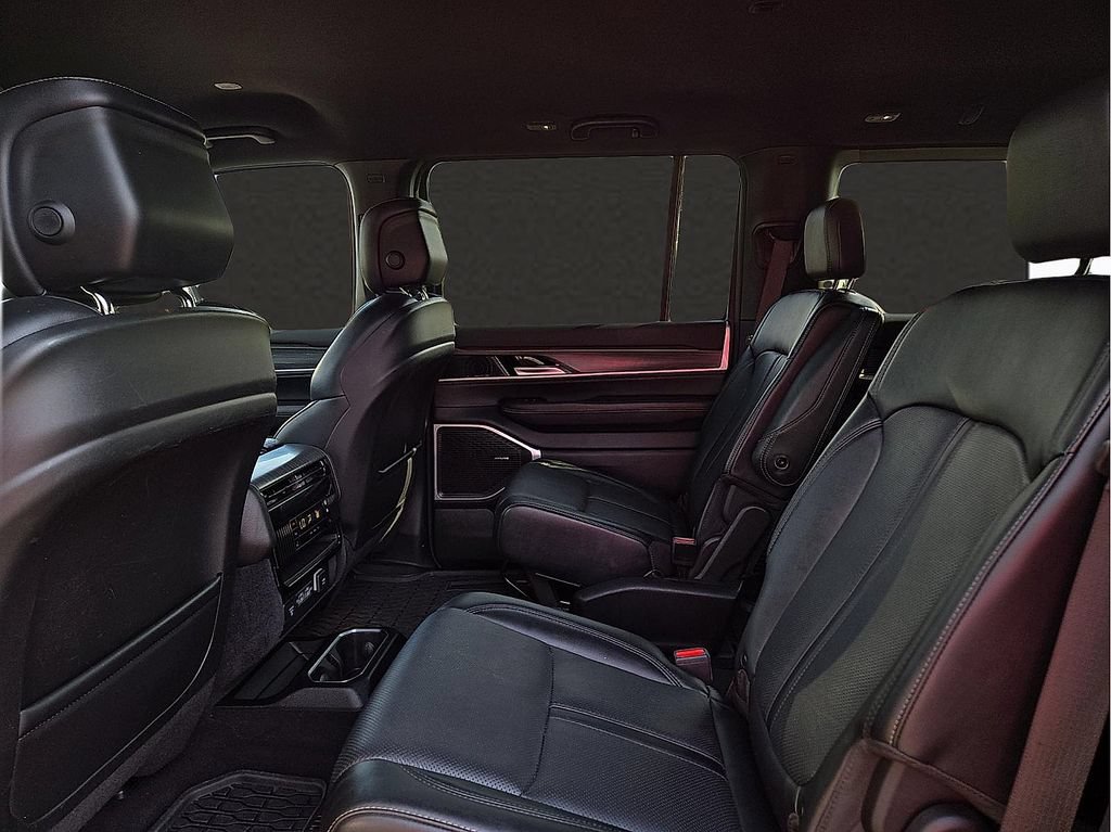 Used 2024 Jeep Wagoneer Series II AWD/4WD image 10
