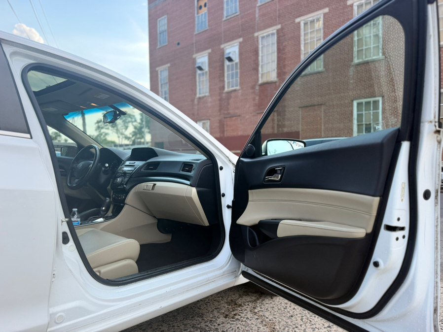 Used 2013 Acura ILX w/ Technology Package FWD image 12