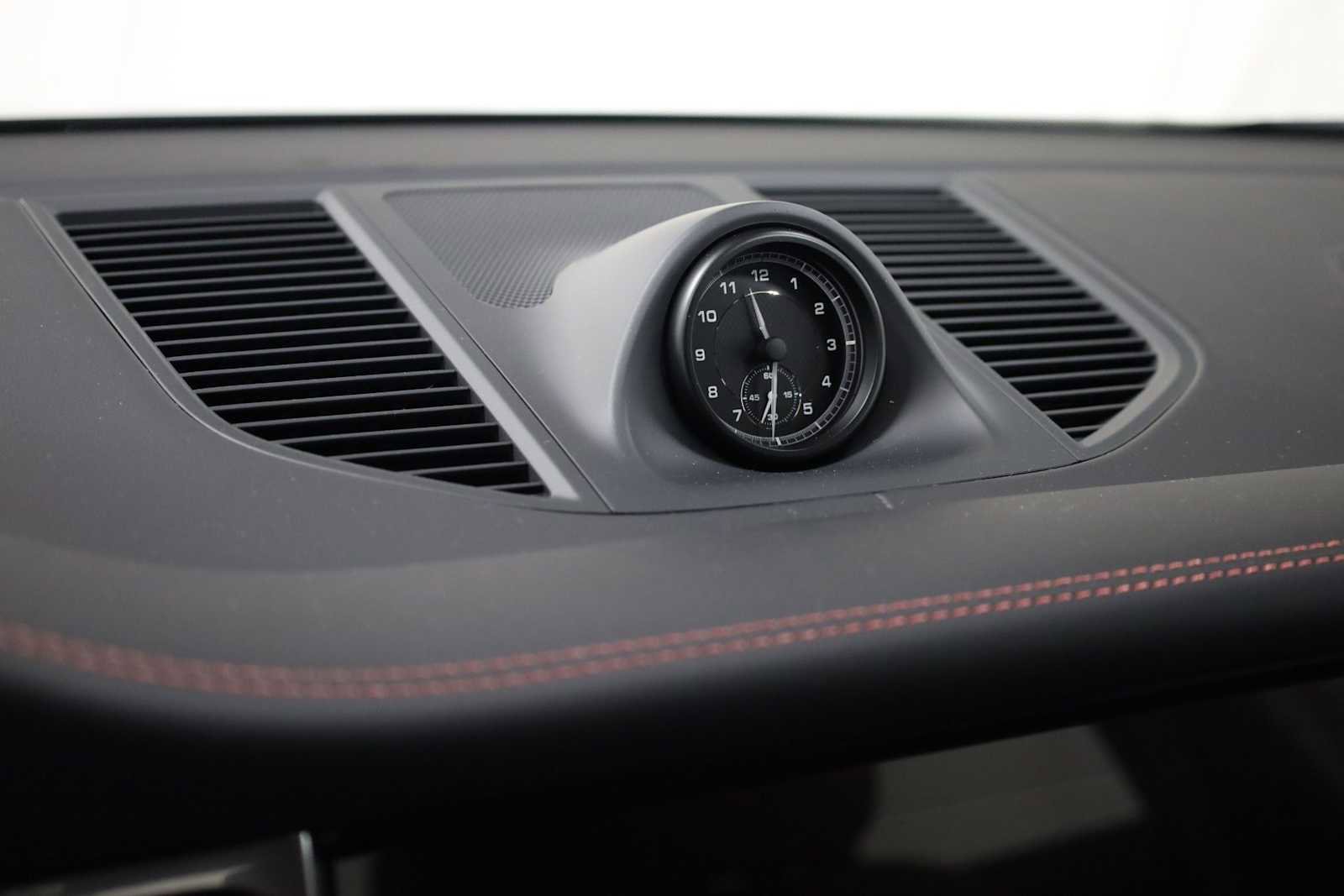 New 2026 Porsche Macan image 18