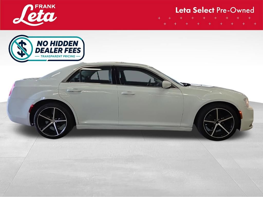 Used 2019 Chrysler 300 Touring w/ Quick Order Package 2EF RWD image 7