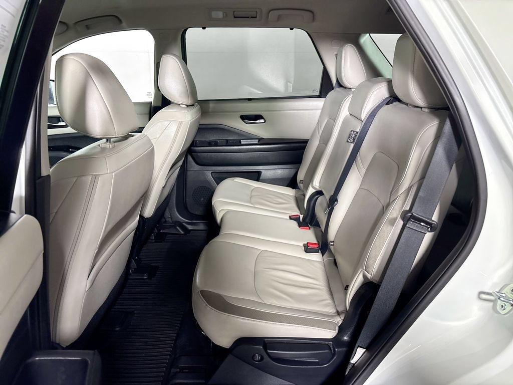 Used 2023 Nissan Pathfinder SL AWD/4WD image 20