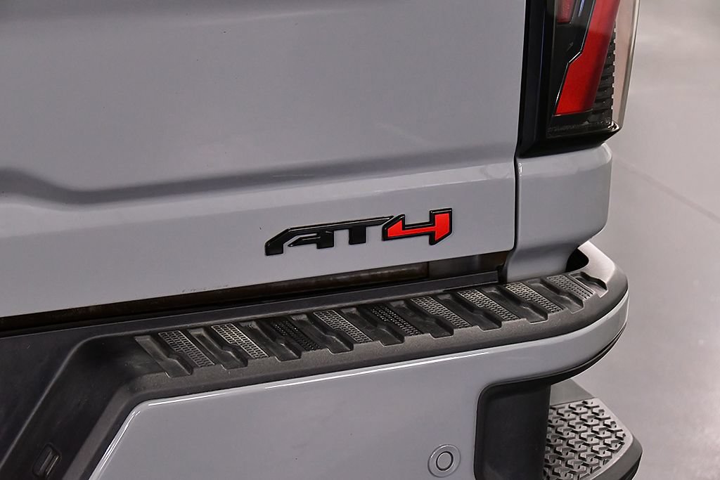 Used 2025 GMC Sierra 2500 AT4 AWD/4WD image 12