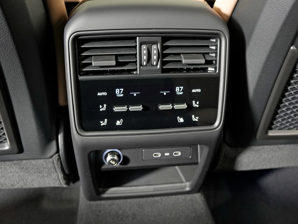 Certified 2026 Porsche Cayenne AWD/4WD image 36