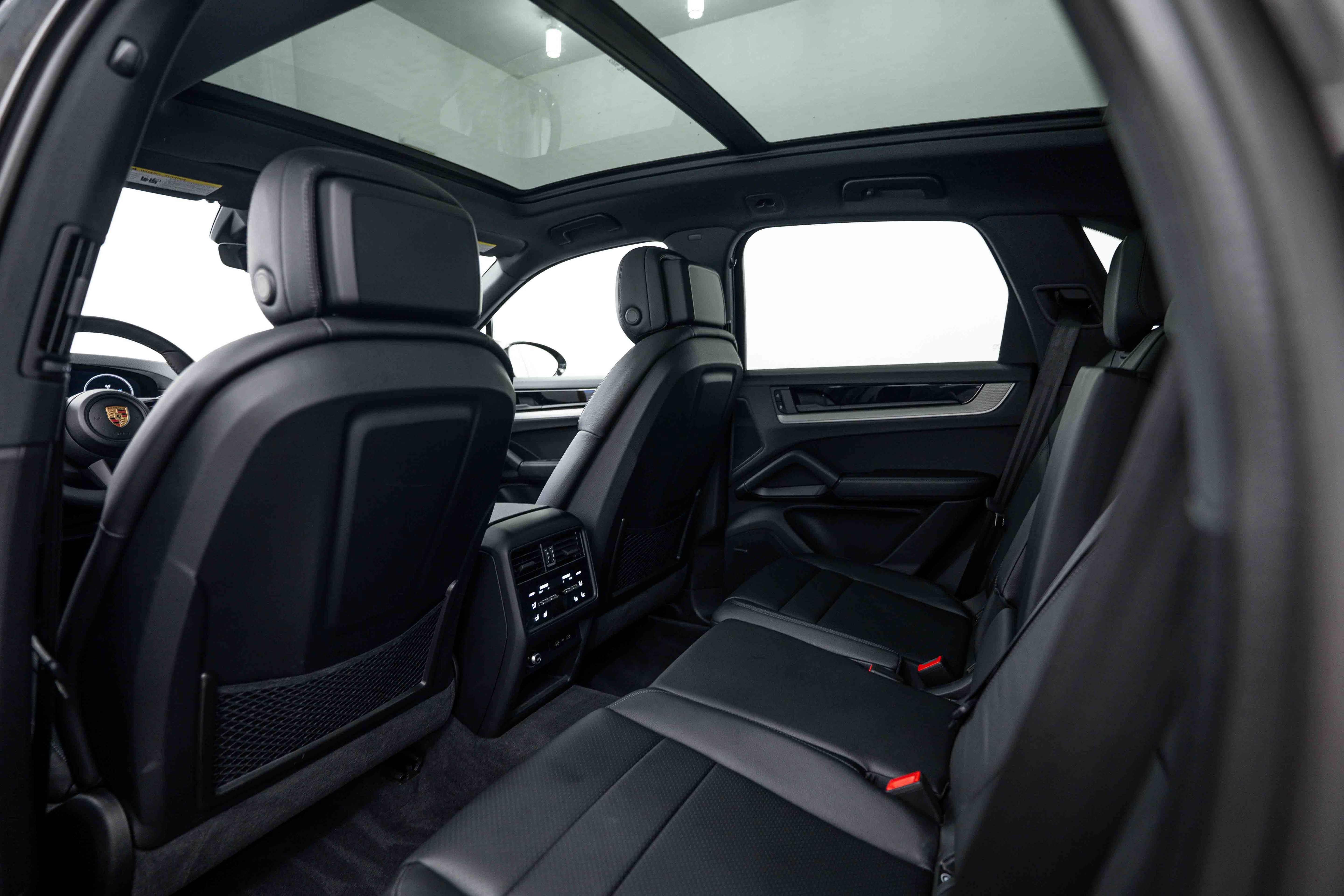 Certified 2026 Porsche Cayenne AWD/4WD image 21