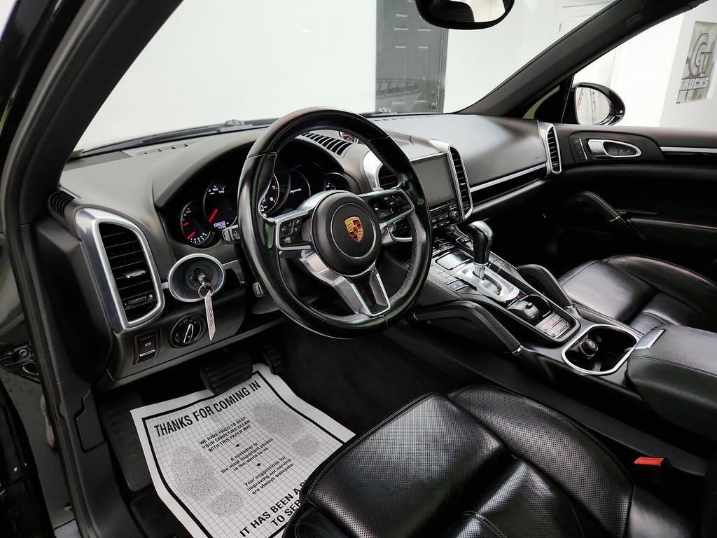 Used 2017 Porsche Cayenne Platinum Edition image 13