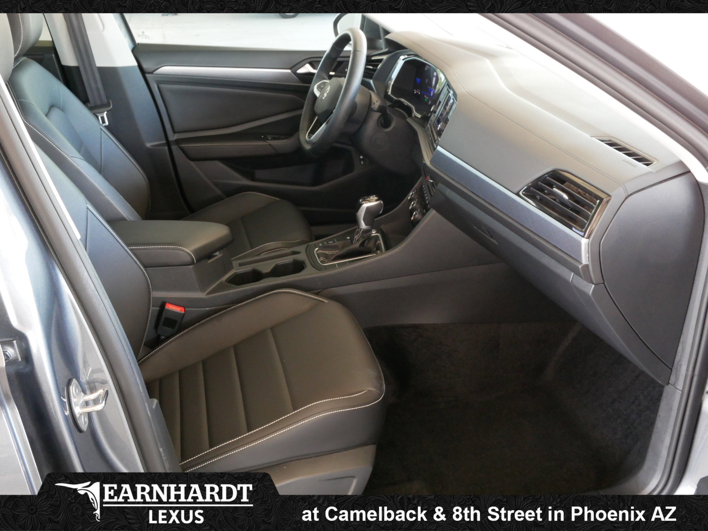 Used 2024 Volkswagen Jetta SE w/ Panoramic Sunroof Package image 10