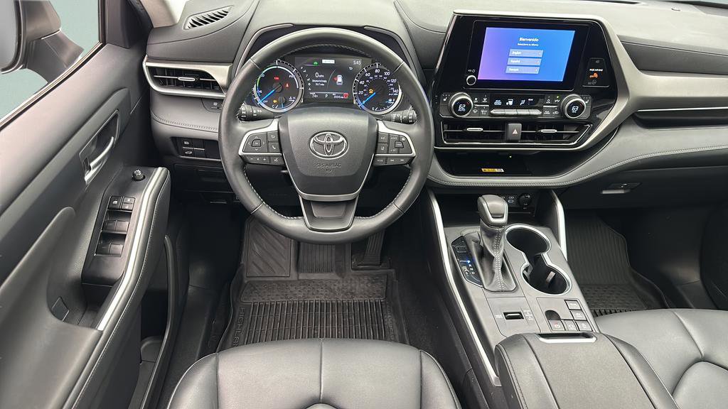 Used 2024 Toyota Highlander XLE AWD/4WD image 12
