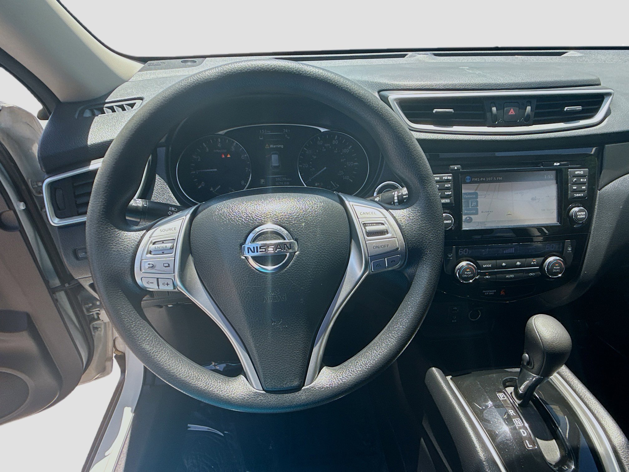 Used 2015 Nissan Rogue SV w/ SV Premium Package image 10