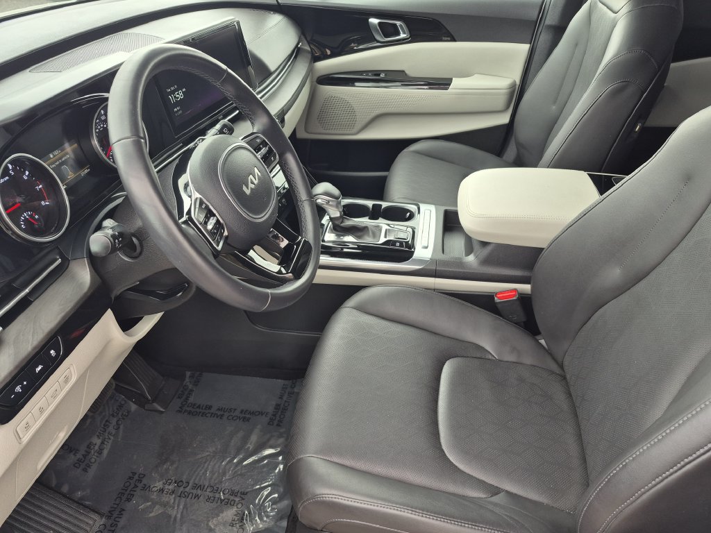 Certified 2024 Kia Carnival EX FWD image 11