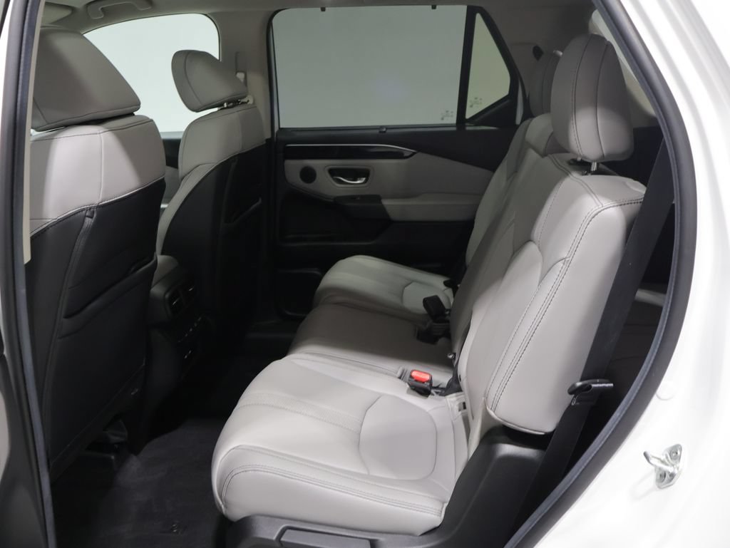 Used 2025 Honda Pilot Touring image 18