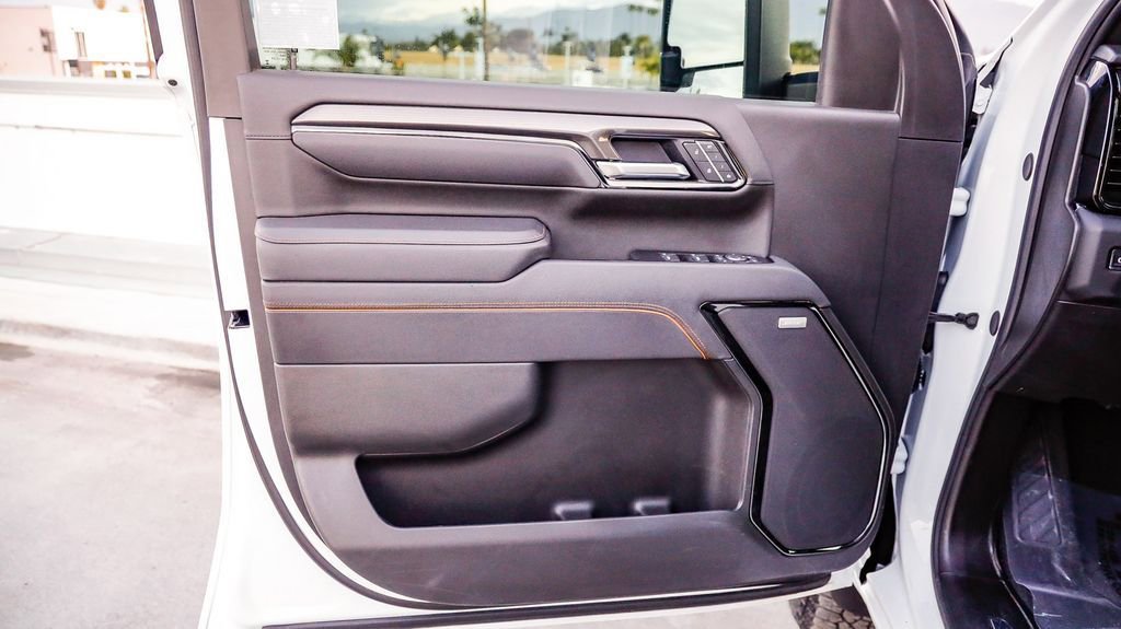 Used 2025 GMC Sierra 2500 AT4 image 24