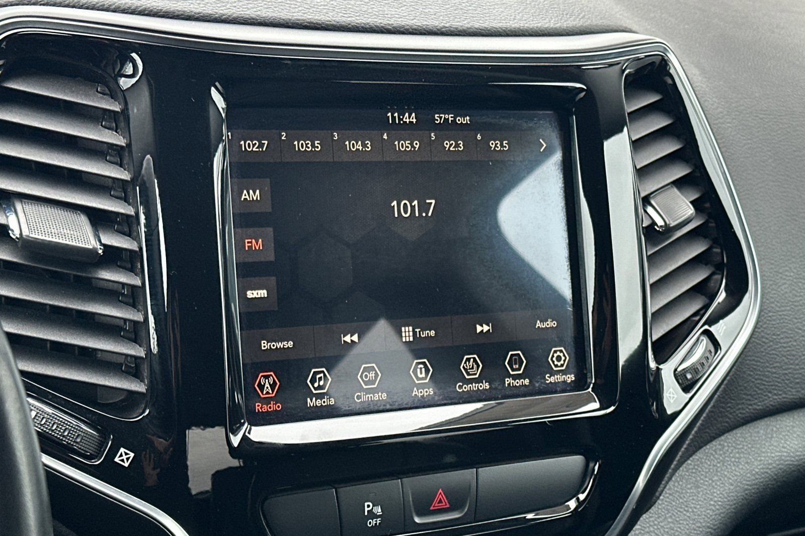 Used 2019 Jeep Cherokee Limited image 18