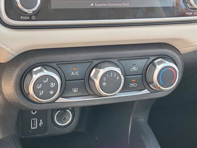 Used 2021 Nissan Versa SV FWD image 22