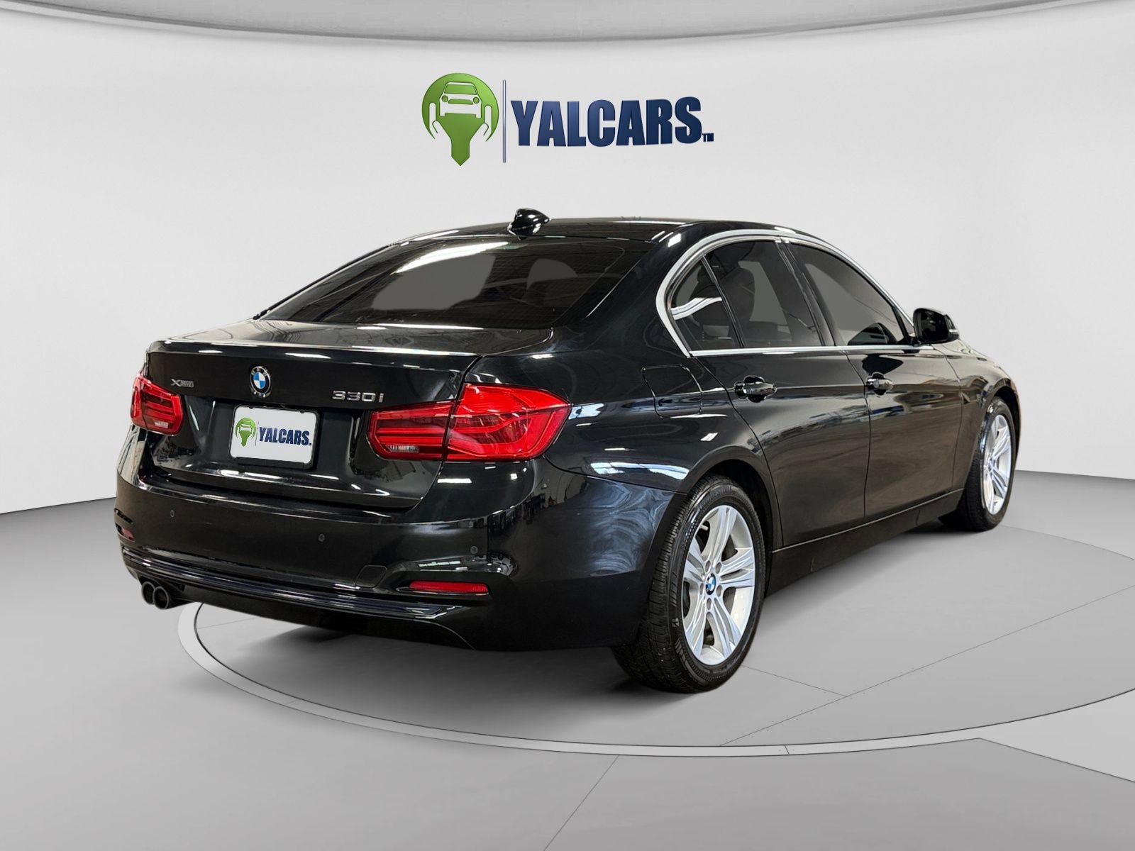 Used 2017 BMW 330i xDrive Sedan w/ Premium Package AWD/4WD image 5