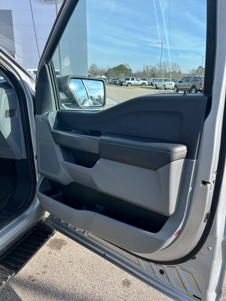 Used 2022 Ford F150 XLT w/ Trailer Tow Package image 9