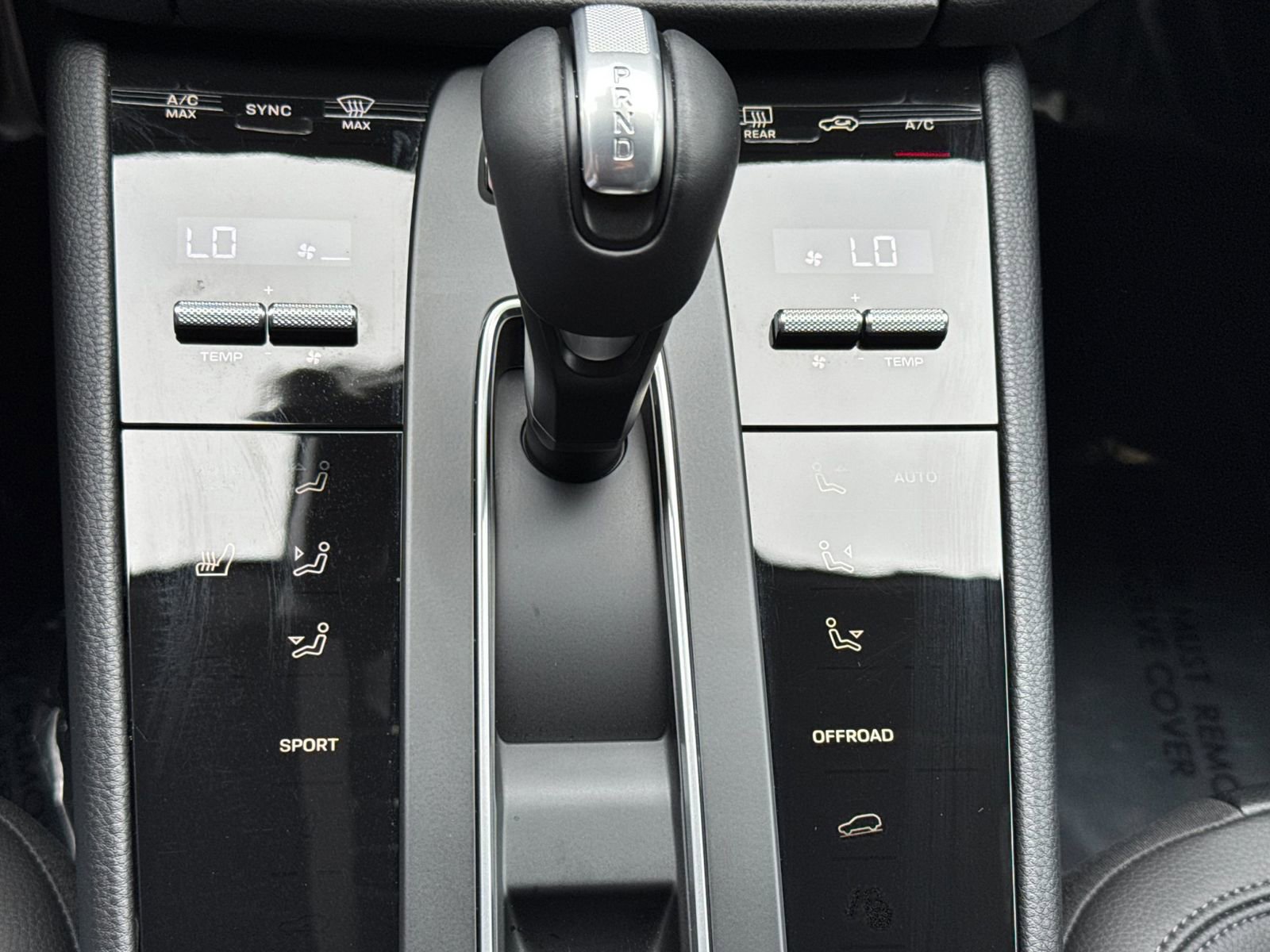 Certified 2025 Porsche Macan image 24