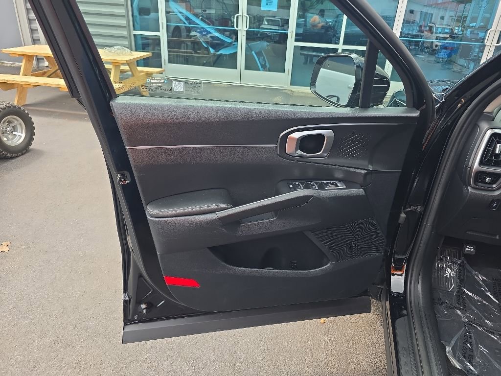 Used 2023 Kia Sorento S w/ Panoramic Sunroof Package FWD image 13