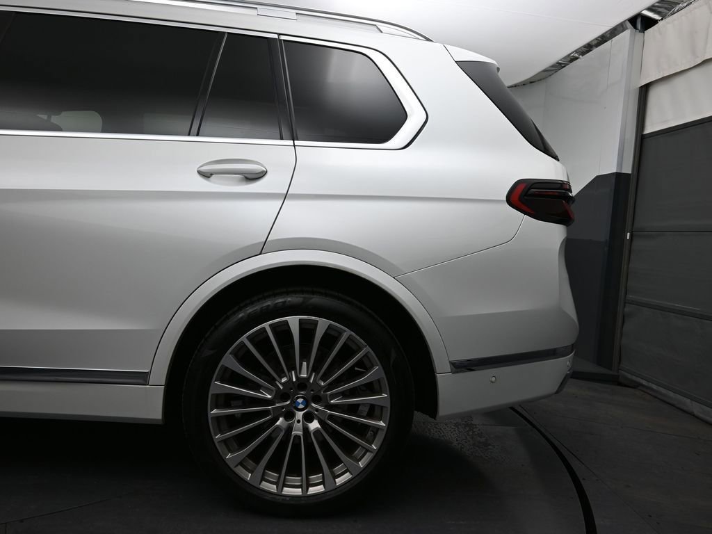 Used 2023 BMW X7 xDrive40i w/ Premium Package image 16