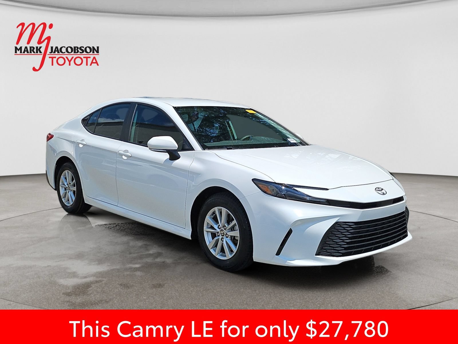 Used 2025 Toyota Camry LE FWD image 5