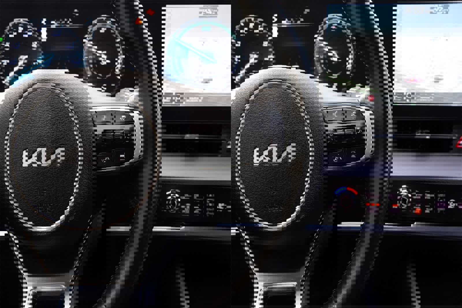 Used 2023 Kia Sportage SX Prestige image 11