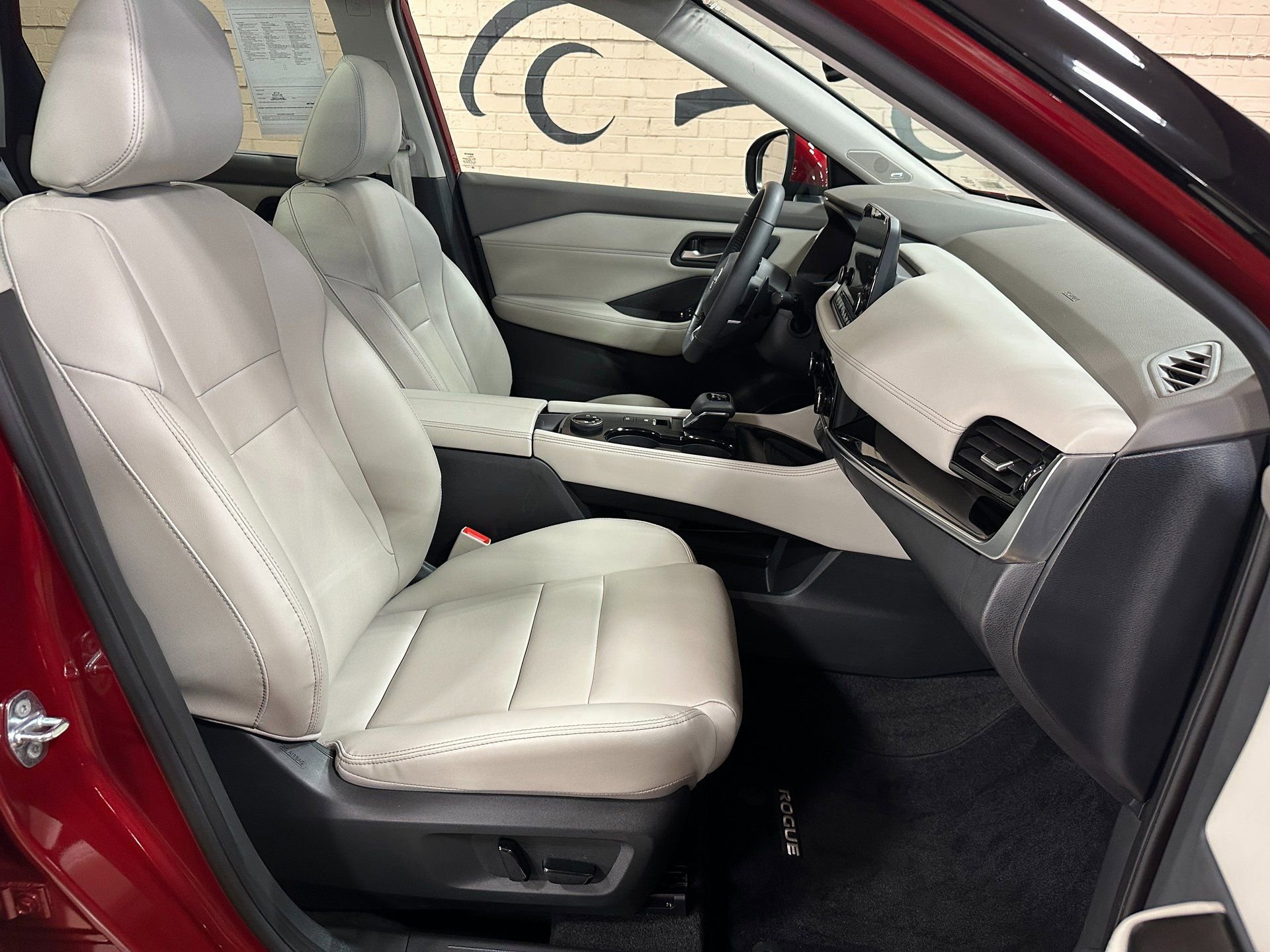 Used 2023 Nissan Rogue SL w/ SL Premium Package image 19