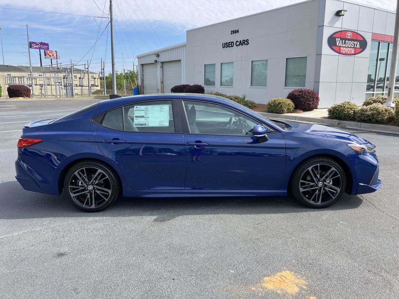 Used 2025 Toyota Camry XSE FWD image 6