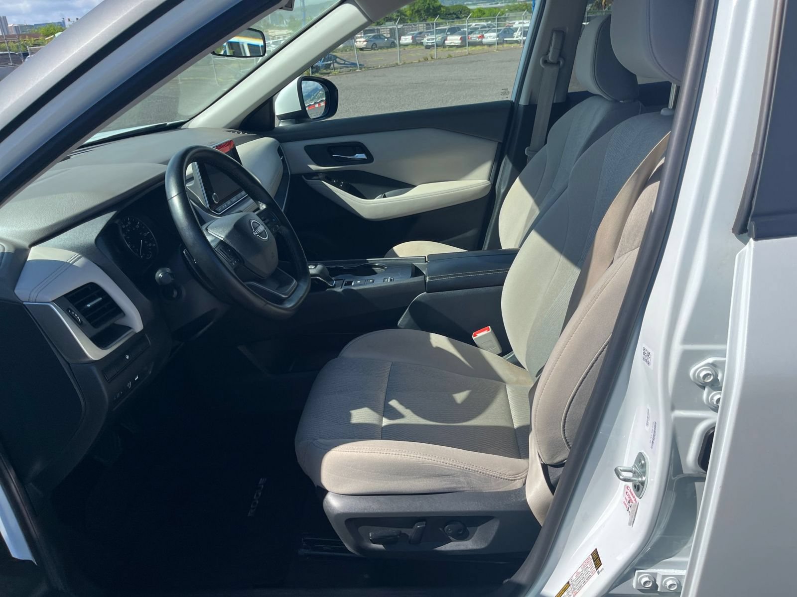 Used 2025 Nissan Rogue SV FWD image 21