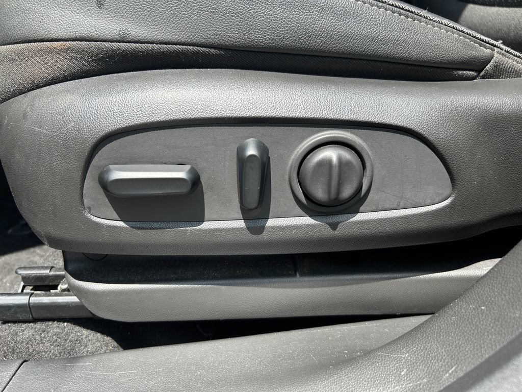 Used 2020 Buick Encore GX Select AWD/4WD image 13