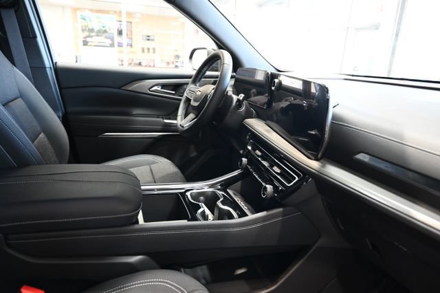 Used 2026 Chevrolet Traverse LT w/ LPO, Floor Liner Package FWD image 14