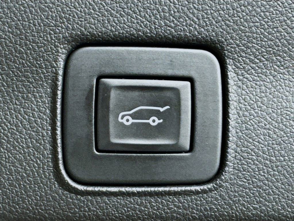 Used 2023 Chevrolet TrailBlazer ACTIV w/ Sun and Liftgate Package image 32