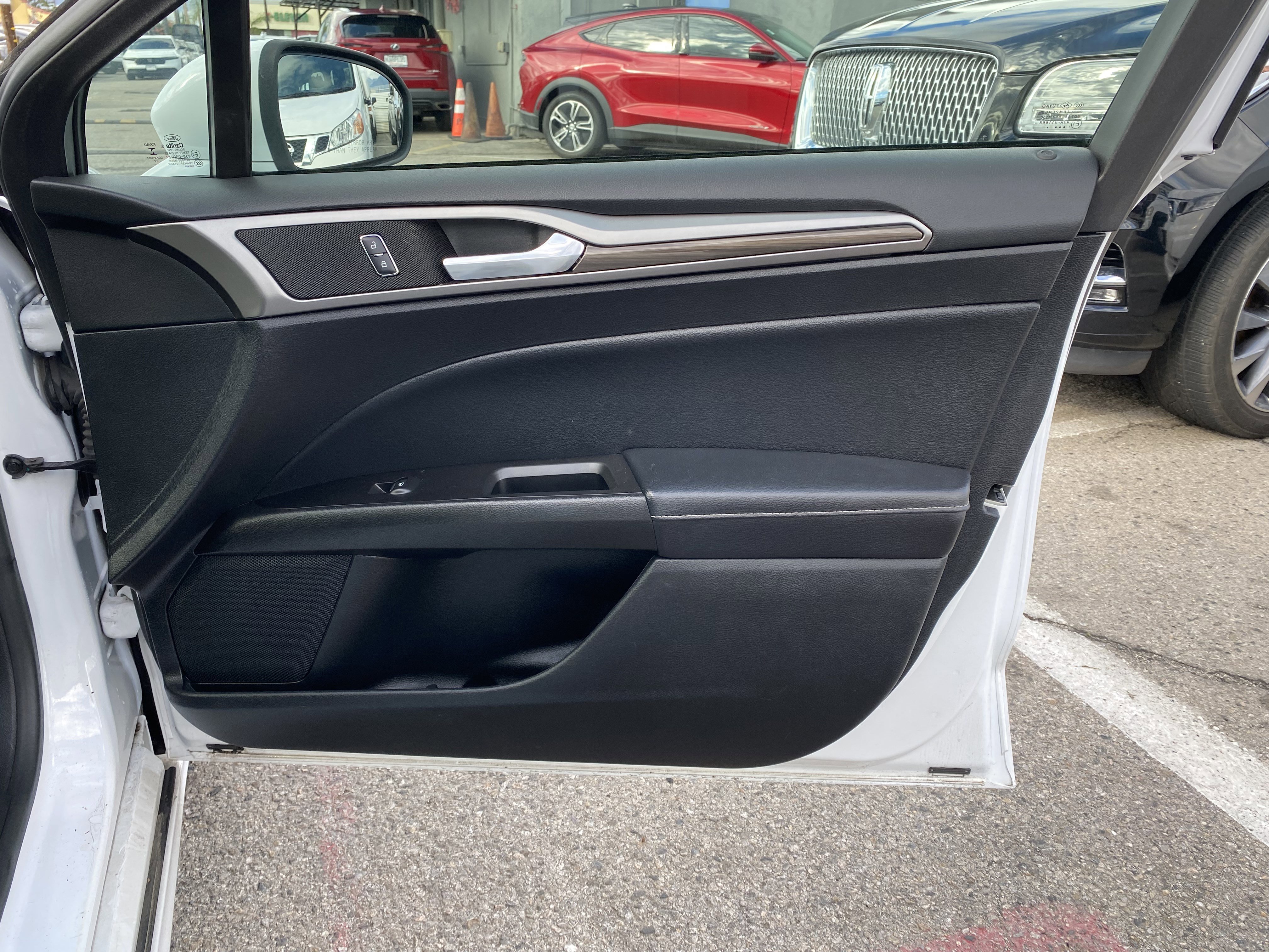 Used 2018 Ford Fusion SE w/ Equipment Group 602A image 24