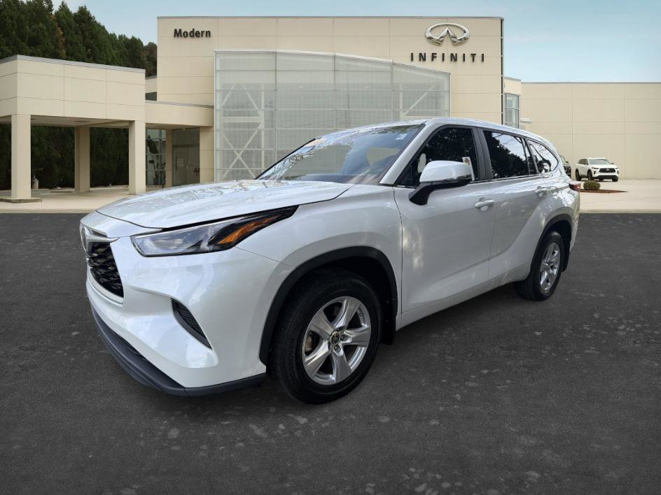 Used 2023 Toyota Highlander L image 1