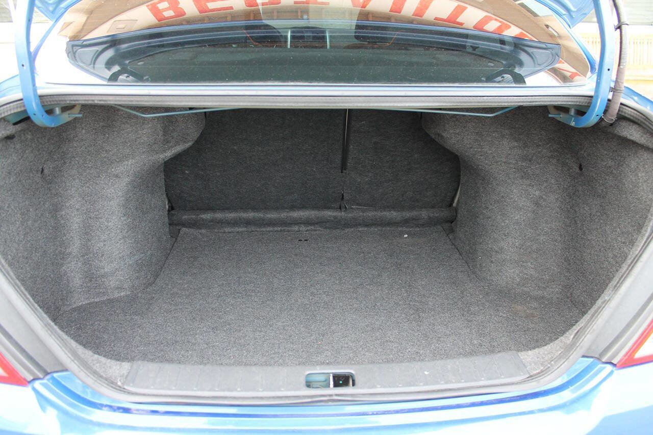 Used 2015 Nissan Versa SV FWD image 34