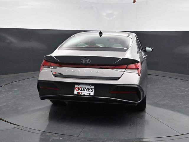 Used 2024 Hyundai Elantra SEL FWD image 7