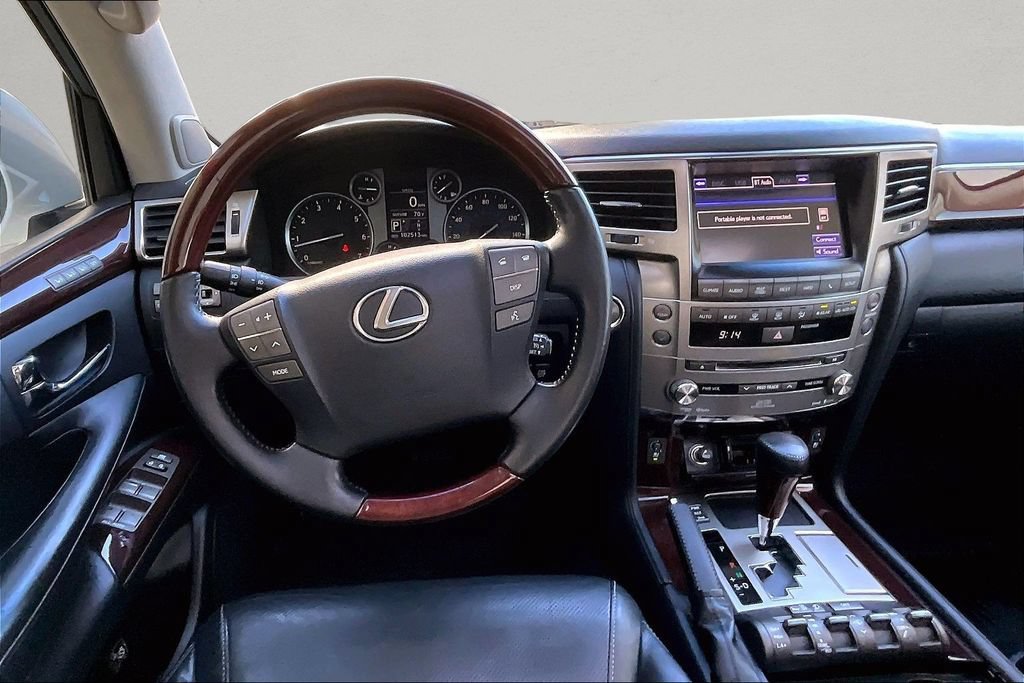 Used 2013 Lexus LX 570 4WD w/ Luxury Pkg image 9