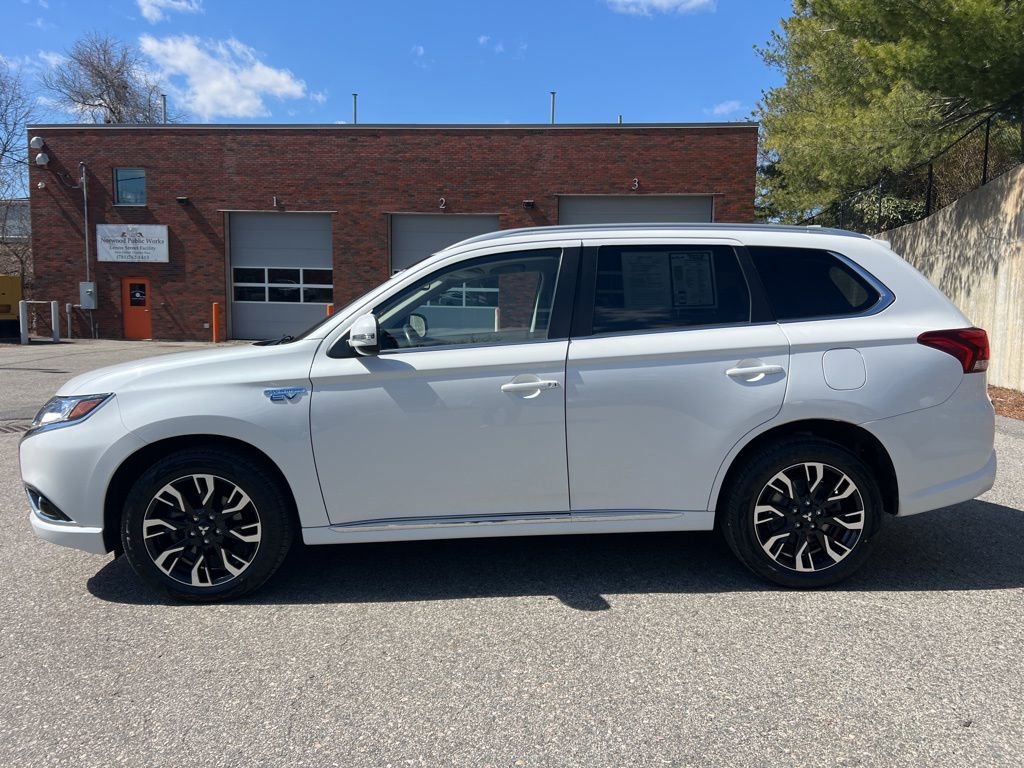 Used 2018 Mitsubishi Outlander SEL AWD/4WD image 2