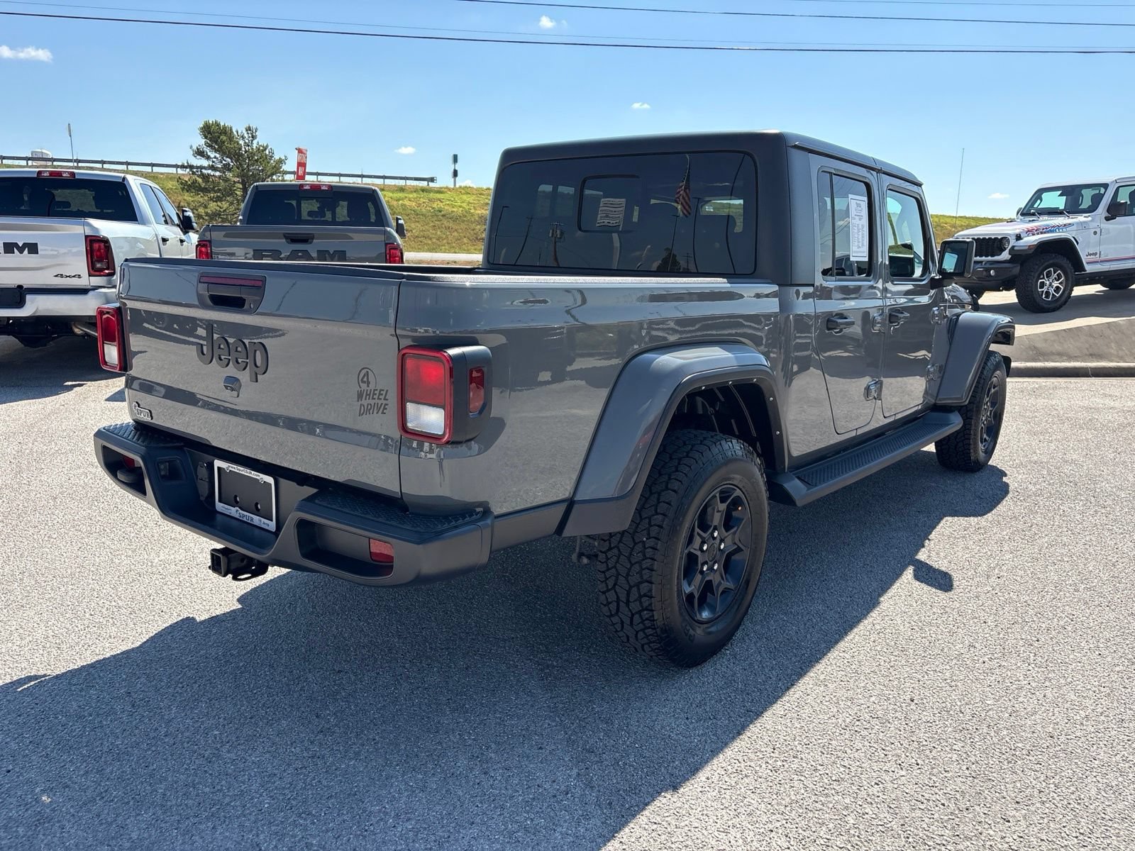 Used 2023 Jeep Gladiator Sport AWD/4WD image 6