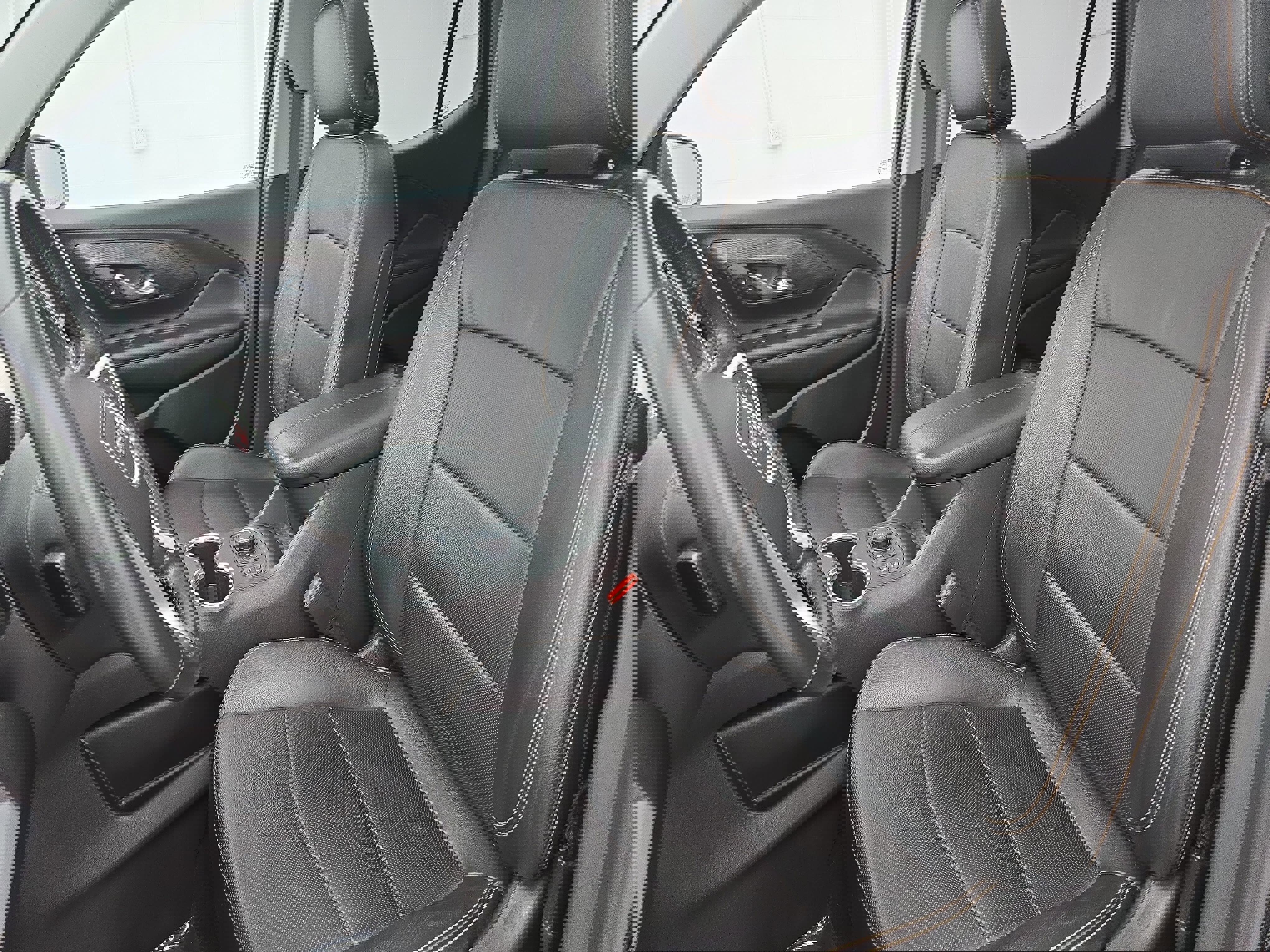 Used 2021 GMC Terrain SLT w/ Elevation Edition image 15