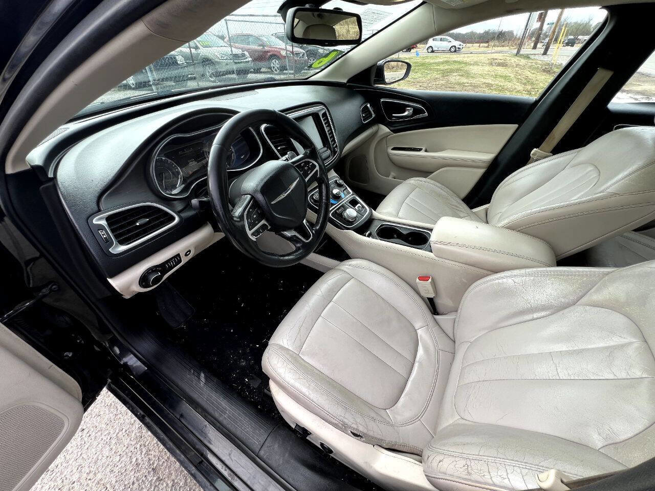 Used 2017 Chrysler 200 Limited Platinum w/ Comfort & Convenience Group image 3