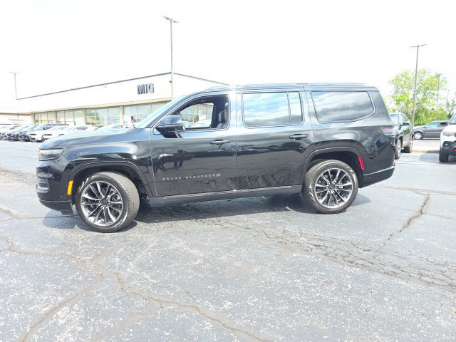 Used 2025 Jeep Grand Wagoneer Series III w/ Rear Seat Video Group 1 AWD/4WD image 4