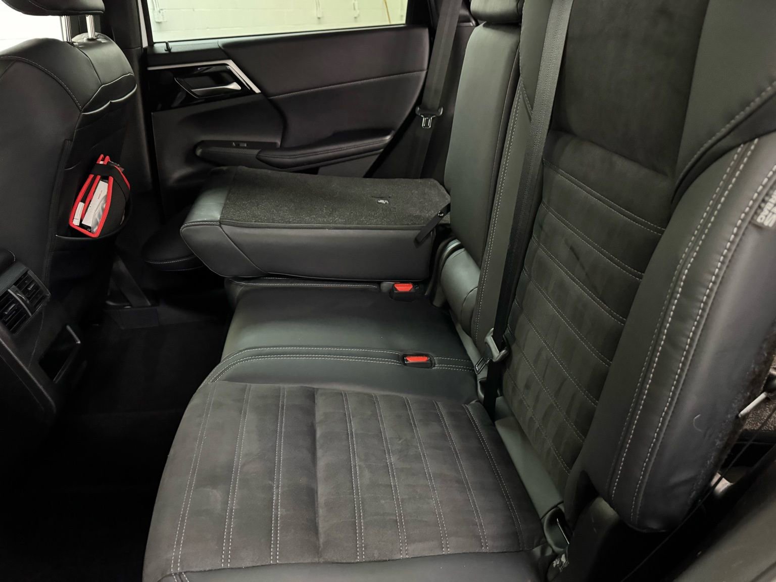 Used 2023 Mitsubishi Outlander SE Black Edition image 31