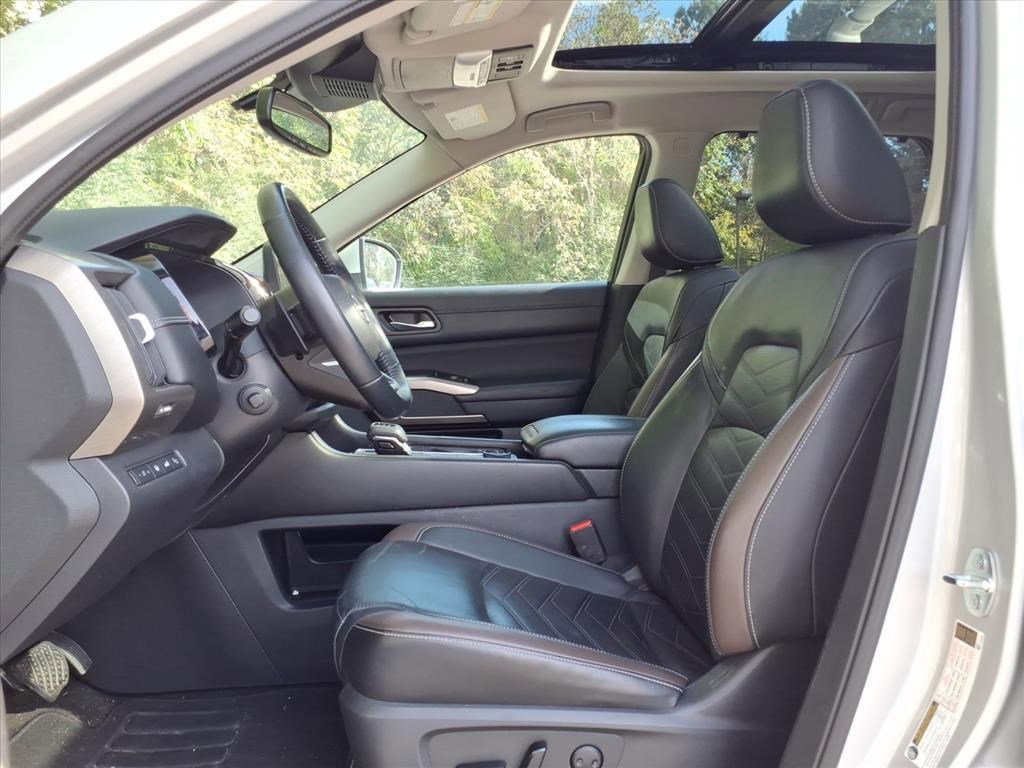 Used 2022 Nissan Pathfinder Platinum w/ Cargo Package image 11