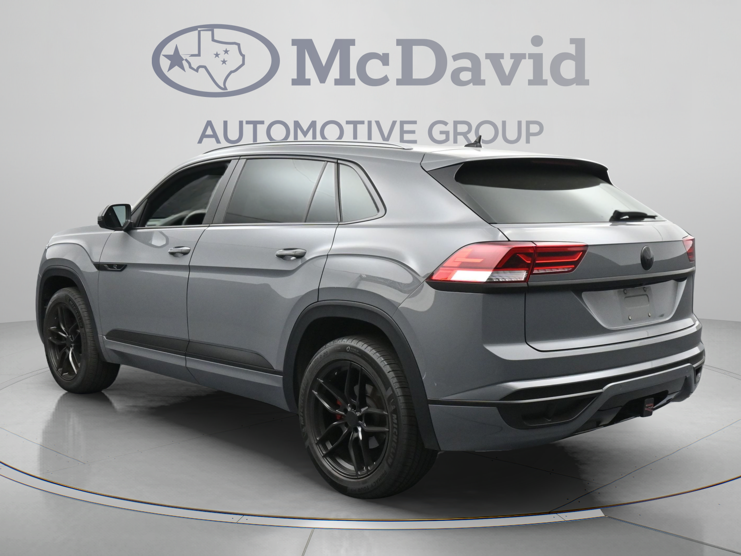 Used 2020 Volkswagen Atlas Cross Sport SEL R-Line FWD image 6