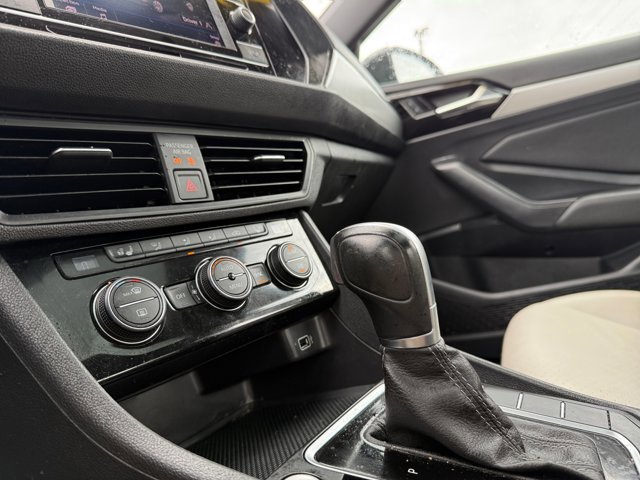 Used 2019 Volkswagen Jetta R-Line FWD image 20