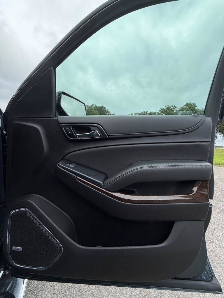 Used 2019 Chevrolet Tahoe LT w/ LT Signature Package RWD image 15